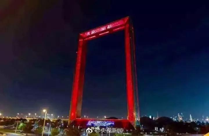 中國紅照亮迪拜夜空 世界最高樓開啟最炫燈光秀